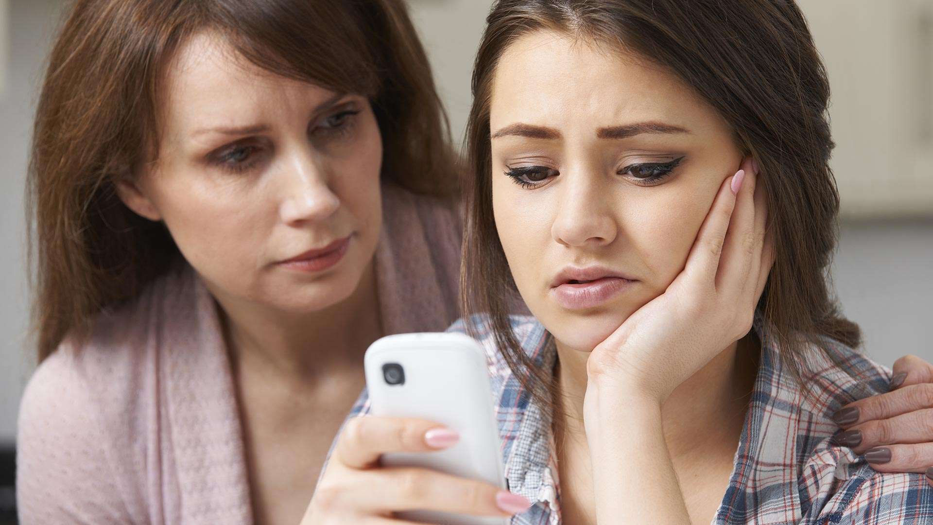 What Parents Should do About Cyberbullying and How to Protect with Parental Monitoring Apps (image)